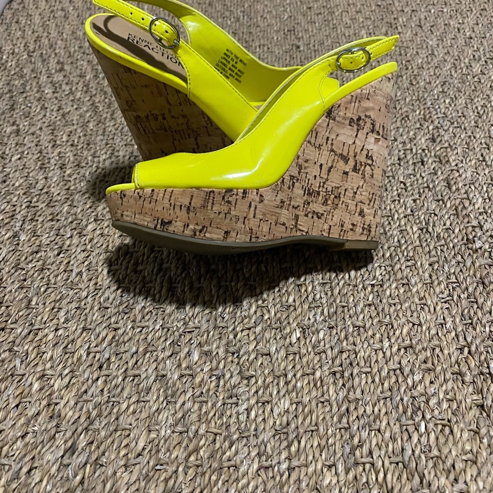 Kenneth Cole Reaction Size 5.5 Women's Yellow Peep Toe Heels Excellent Condition